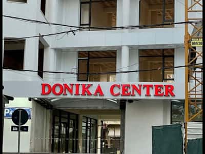 2+1,bosh per zyra ose banim,te donika center rruge e durresit,cmimi 800 euro