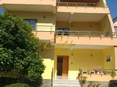 Tirane, jepet me qera Vile 3+1 Kati 3, 270 m² 2.000 € (DON BOSKO)