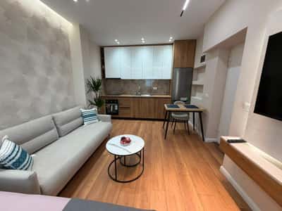Shesim apartament studio te investuar-Pazari i Ri!