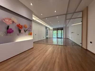 Tirane, jepet me qera ambjent biznesi Kati 2, 118 m² 1.000 € (ish ekspozita , gjykata e rrethit)