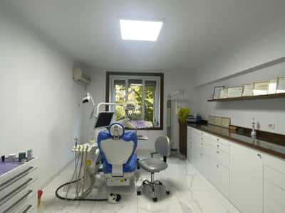 Shitet biznes,Klinikë Dentare, Rr Durrsit