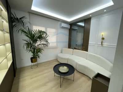 Tirane, jepet me qera zyre Kati 3, 130 m² 1.700 € (Bllok)