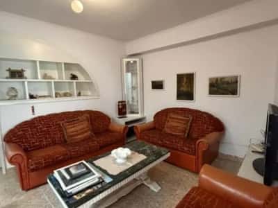 Tirane, jepet me qera apartament 5+1 Kati 1, 180 m² 1.200 € (Rruga e Dibrës)