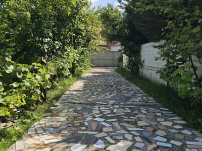 JEPET ME QERA SHTEPI PRIVATE NE SHKALLNUR, PLEPA - DURRES