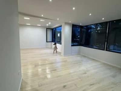Tirane, jepet me qera zyre Kati 1, 80 m² 700 € (Prane UET)