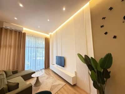Tirane, jepet me qera ambjent biznesi Kati 1, 80 m² 600 € (Astir)