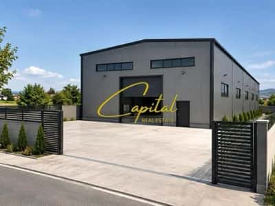Tirane, jepet me qera magazine Kati 0, 100 m² 2.000 € (MEZEZ)