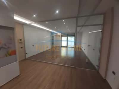 Tirane, jepet me qera ambjent biznesi Kati 2, 130 m² 1.000 € (ISH EKSPOZITA)