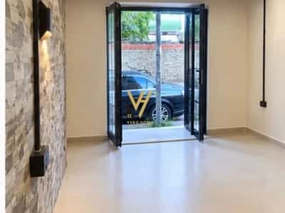 Tirane, jepet me qera ambjent biznesi Kati 0, 86 m² 1.050 € (VASIL SHANTO)