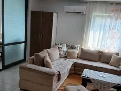 Tirane, jepet me qera apartament 1+1 Kati 5, 80 m² 500 € (VASIL SHANTO)