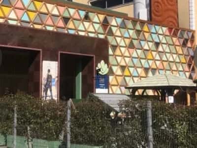Tirane, jepet me qera magazine Kati 0, 400 m² 2.000 € (KASHAR)