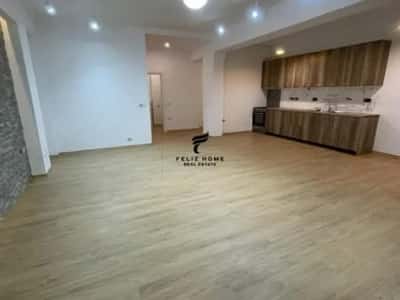 Tirane, jepet me qera zyre Kati 5, 125 m² 600 € (SELITE)