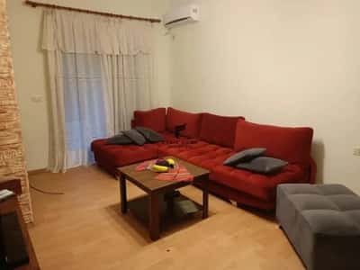 Tirane, jepet me qera apartament 2+1+Ballkon Kati 4, 110 m² 650 € (BLLOK)