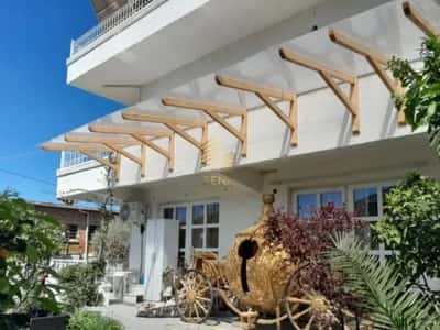 Tirane, jepet me qera Vile 4+1+Ballkon Kati 3, 450 m² 1.500 € (Shkolla e Bashkuar)