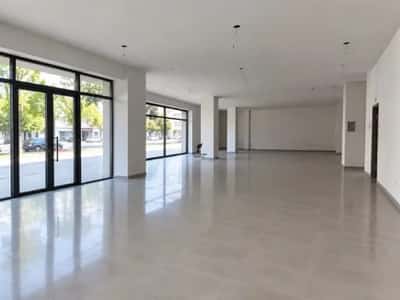 Tirane, jepet me qera dyqan Kati 0, 240 m² 2.500 € (YZBERISHT)