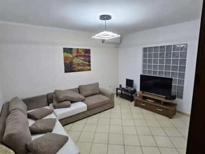 Tirane, jepet me qera apartament 2+1 Kati 4, 80 m² 550 € (BULEVARDI I RI)