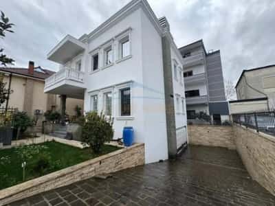 Tirane, shitet apartament 3+1 Kati 2, 320 m² 375.000 €