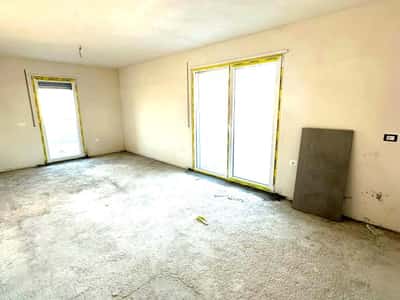 Ekskluzive! Shitet apartament 2+1+2 Xhamllik.