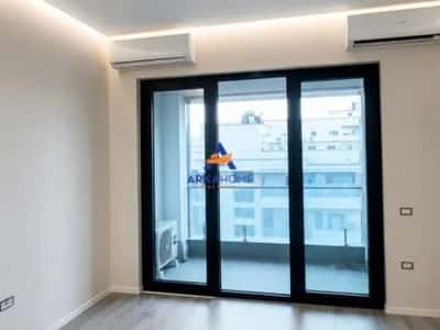 Tirane, jap me qera ambjent biznesi Kati 7, 130 m² 1.000 €