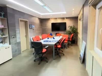 Tirane, jepet me qera ambjent biznesi Kati 14, 380 m² 4000 € (KOMUNA PARISIT)