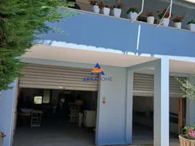 Tirane, jepet me qera ambjent biznesi Kati 0, 100 m² 639 €