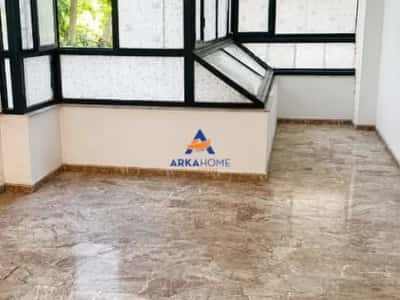 Tirane, jepet me qera ambjent biznesi Kati 1, 50 m² 859 €