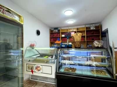 Tirane, jepet me qera ambjent biznesi Kati 0, 74 m² 746 €