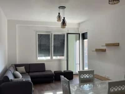 Tirane, jepet me qera apartament 2+1+Ballkon Kati 5, 100 m² 480 € (Paskuqan)