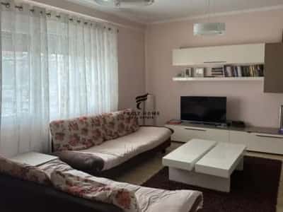 Tirane, jepet me qera apartament 3+1+Ballkon Kati 2, 160 m² 850 € (21 DHJETORI)