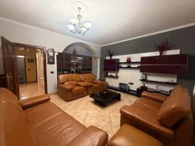 Tirane, jepet me qera Vile Vile 2 Katshe , 371 m² 1.200 € (Selite)