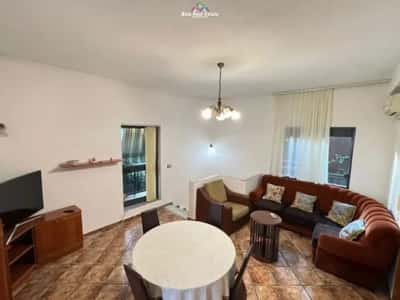 Tirane, jepet me qera Vile 2+1 Kati 2, 97 m² 620 € (Rruga e Durresit)