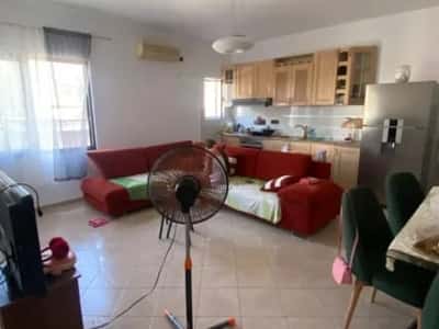 Tirane, jepet me qera apartament 2+1 Kati 1, 285 m² 700 € (Rruga Siri Kodra)