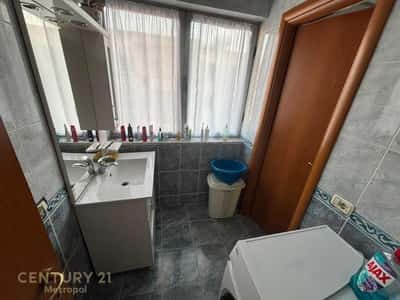 APARTAMENT 2+1 ME QIRA TEK ISH STACIONI I FUNDIT, TIRANA E R