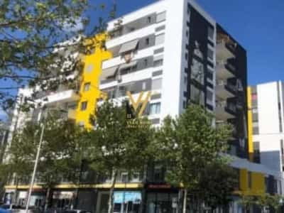 Tirane, shitet dyqan Kati 0, 64 m² 95.000 Euro (kamez)