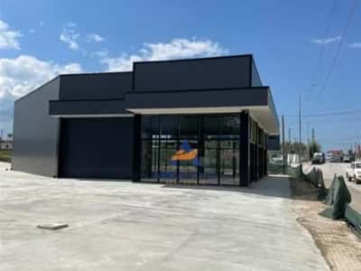 Tirane, jepet me qera magazine Kati 0, 400 m² 2.000 €