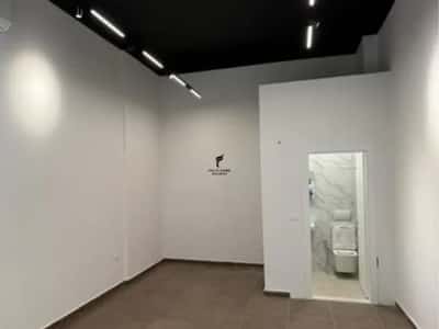 Tirane, jepet me qera dyqan Kati -1, 44 m² 650 € (RRUGA E DURRESIT)