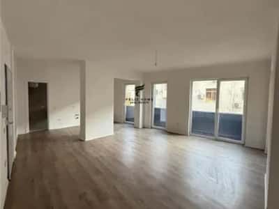 Tirane, jepet me qera zyre Kati 2, 108 m² 850 € (QENDER)