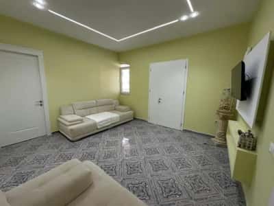 Tirane, jepet me qera apartament 3+1+Ballkon Kati 2, 150 m² 550 € (Ish Sheshi Shqiponja)
