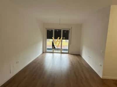 Tirane, jepet me qera zyre Kati 0, 110 m² 850 € (5 MAJI)