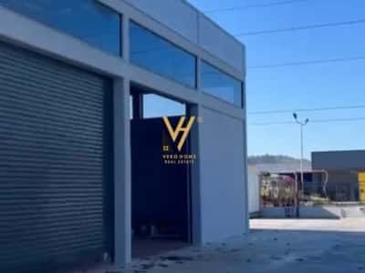 Fushe Kruje, jepet me qera magazine Kati 0, 2.500 m² 3.500 € (URA E GJOLES)