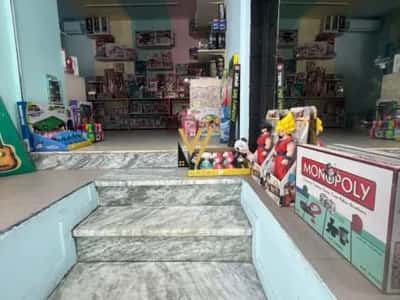 Tirane, jepet me qera dyqan Kati 0, 40 m² 620 € (BRRYL)