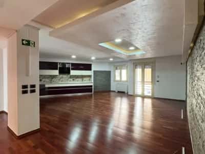 Tirane, jepet me qera aktivitet biznesi Kati 4, 170 m² 1.600 € (stadiumi dinamo)