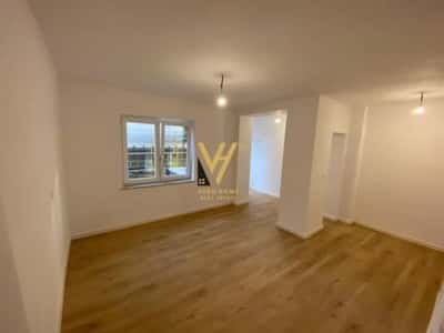 Tirane, shitet apartament 2+1+Ballkon Kati 2, 83 m² 185.000 € (RRUGA E DURRESIT)