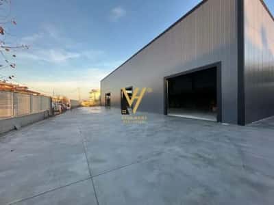 Fier, jepet me qera magazine Kati 0, 600 m² 2.050 € (FIER)