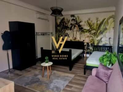 Tirane, jepet me qera apartament 1+1+Ballkon Kati 1, 65 m² 820 € (RRUGA E BARRIKADAVE)