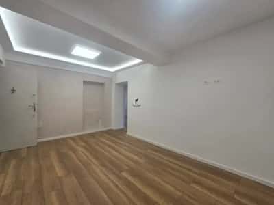 Tirane, jepet me qera zyre Kati 1, 80 m² 800 € (BRRYLI)