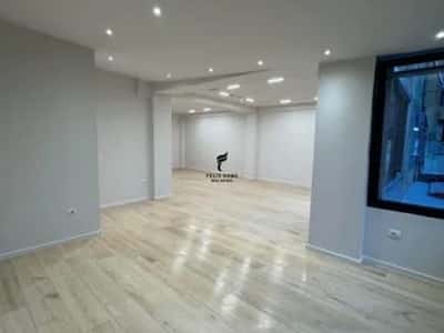 Tirane, jepet me qera zyre Kati 1, 80 m² 800 € (PORCELAN)