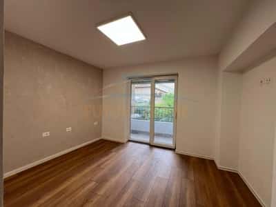 Qera, Ambient Biznesi, Brryli, Tirane