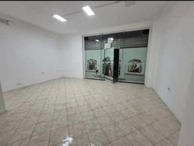 Tirane, shitet dyqan Kati 0, 55 m² 105.000 € (YZBERISHT)