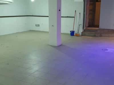 Tirane, jepet me qera dyqan Kati -1, 171 m² 750 € (VASIL SHANTO)